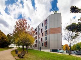 B&B HOTEL Marne-la-Vallée Torcy Gare 3 étoiles，位于托尔西的酒店