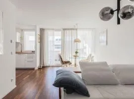 EXQUIS 2BR Luxus Apartment ROLF BENZ I Parken I Netflix I Stadtmitte I Familienfreundlich I Mercedes-Benz