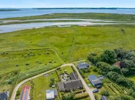 Holiday Home With Beautiful Views, Wilderness Bath And Activity Room