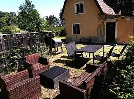 Mysig stuga med närhet till stränder och nöjen