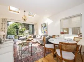Stylish Surbiton Home 7-Min Walk to Station - Pass the Keys