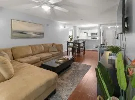 Spacious 4 beds 4 baths Condo Mins to Shands, UF, & DOWNTOWN!