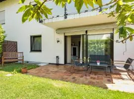 KMS Homes - Garden - NETFLIX - Modern