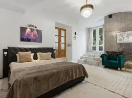 K Spot Apartment Private Spa Tub & Sauna Old Town