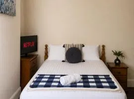 52 - room 3 - smart TV
