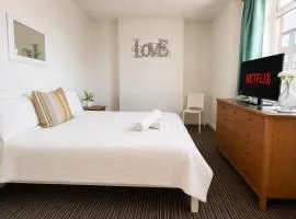52 - room 1 - city views