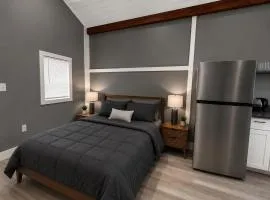 Stunning One Room Cabin Near the Lake