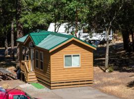 Russian River Camping Resort Cottage 7，位于克罗弗戴尔的酒店