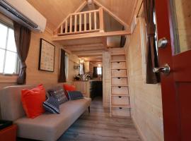 Verde Valley Tiny House 17，位于卡顿伍德的酒店