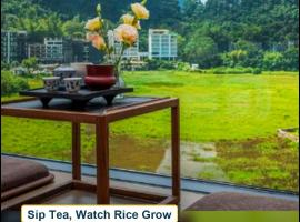 Dyed Mount Boutique Hotel-Sip Tea, Watch Rice Grow,A Cultural Stay in Yangshou Hills,Near West Street，位于阳朔的酒店
