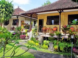 Rijasa Homestay，位于Tirtagangga的酒店