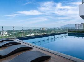 HARRIS Hotel & Conventions Ciumbuleuit Bandung，位于万隆的酒店