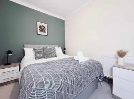 3BR Contractor Stay in Ammanford with Parking & Wi-Fi