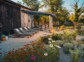 BELAKAPA Authentic House with Naturalistic Garden & Free Parking