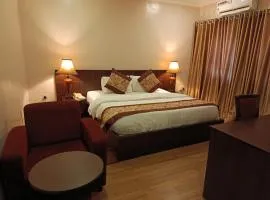 Grand Inn & Suites