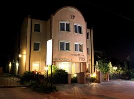 FusGym Resort，位于马佐夫舍地区奥扎鲁夫的酒店