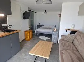 Studio cosy tout équipé, vue magnifique