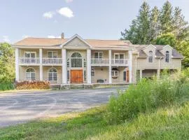8BR Luxury Retreat with Hot Tub, Games, & Fire Pit