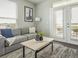 Landing Amazing 1BD Game Room Pool