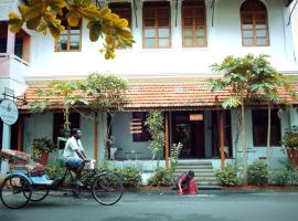 Maison Perumal Pondicherry - A CGH Earth Experience，位于蓬蒂切里的豪华酒店