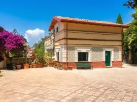 Comfy house in Crotone, fenced garden