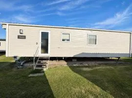 Lovely 6 Berth Caravan At Harts Holiday Park In Kent Ref 74072B
