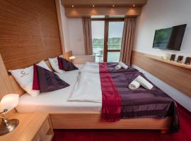 Hotel Corvus Aqua，位于欧罗什哈佐的酒店