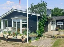 2 Bedroom Beautiful Home In Rønde
