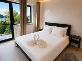 Luxury 1 Bedroom Apartment with Sofa Bed & Balconies Prime Location near ING Arena, Expo 12 & Atomium