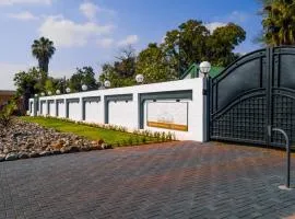 LEYDS ON 99 LUXURY Guesthouse