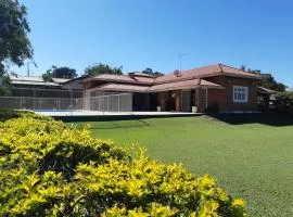Chácara Gadavejo, Vista livre, piscina, ar condicionado, Famílias