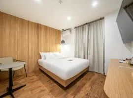 Hotel Yellow