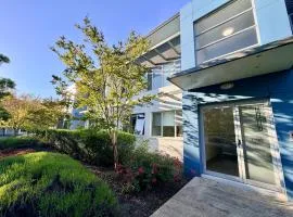 C03-Edge2 Economical 2BR apart, near light rail