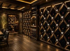 HOTEL GUGLUX &WINE CELLAR，位于泰拉维的酒店
