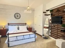 Konstantina- Studio near Athens Airport