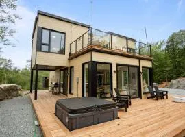 Ultra Luxurious Modern Chalet Private Jacuzzi