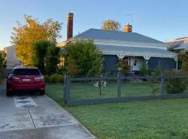 R&R Luxury House, Maryborough, VIC