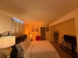 Private Room with Private Entrance North Miami