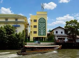Bangluang Boutique Hotel nearby Wat Arun