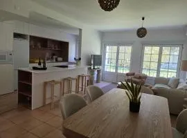 Garden Villa, Cosy House by the sea