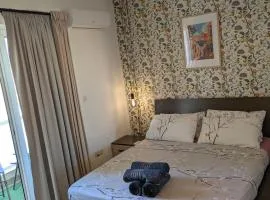 Airport Accommodation Bedroom with Bathroom, balcony, aircondition, self checkIn, 24 hours check-in after 3pm