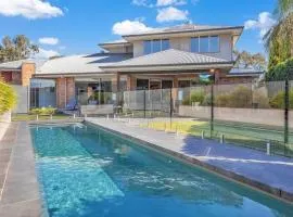 Blair Street - Luxury Home with Pool and Theatre