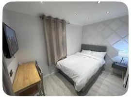 Cosy 1 Bedroom Studio with Private Entrance