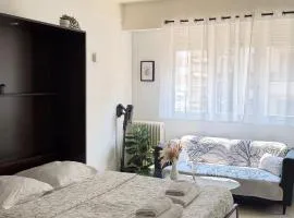 Studio lumineux avec balcon à Nice