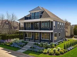 Lake-view 5BR Blue Harbor retreat with pool, beach access, and resort amenities.