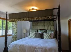 Quiet 4 bedroom home in Bedford near parks & shops