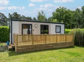 Charming caravan with terrace for 6