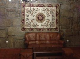 Pensão S José-CUNHA'S，位于Vila Nova de Tazem的酒店