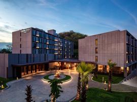 Crowne Plaza Labuan Bajo by IHG，位于纳闽巴霍的酒店