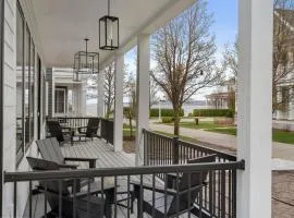 Harbor House 21: 5-bedroom lake view retreat in Bay Harbor, MI, perfect for families.